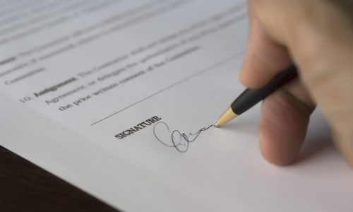 Independent artist vs signed artist weighing pros and cons